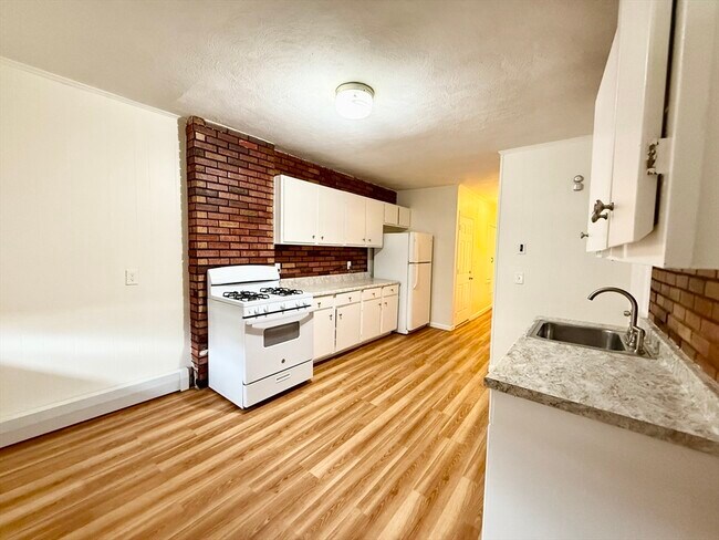 Building Photo - 79 Morris St