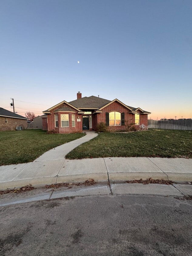 Foto principal - Located in Foxridge!!! 3/2/2