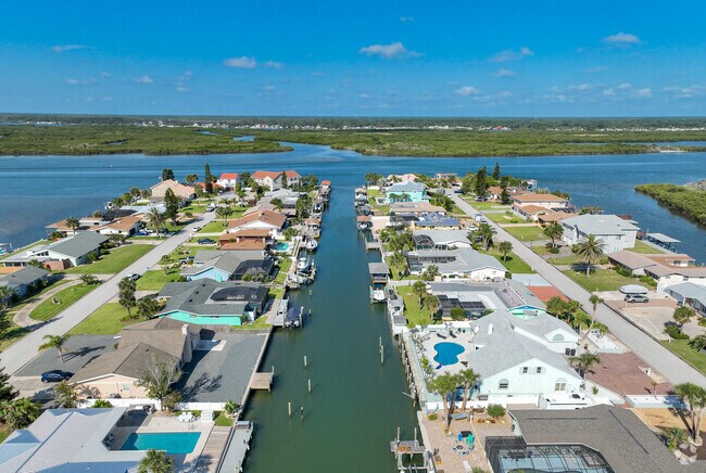 Ponce Inlet offers water on both sides because of its beaches and the Halifax River.