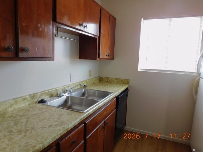 Building Photo - 1276 W 20th Pl