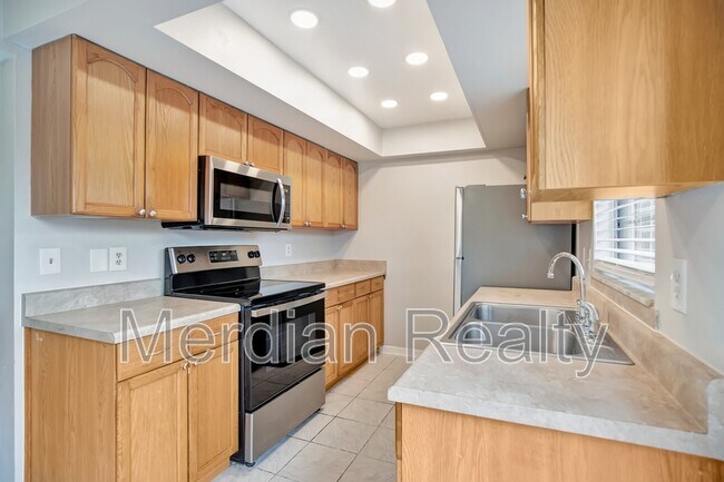 Building Photo - 3225 Oak Lawn Pl