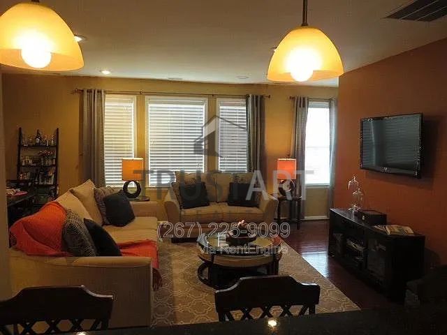 Foto del edificio - 4421 Driftwood Dr