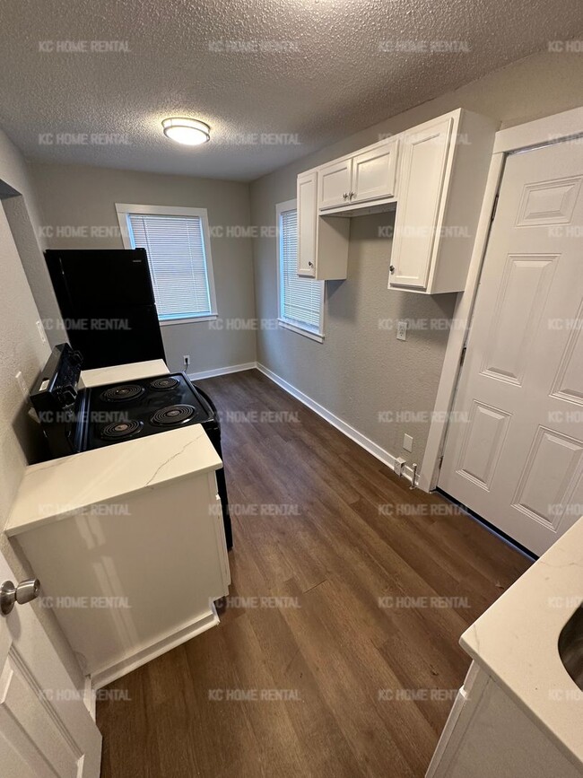 Building Photo - Cozy 2 bed 1.5 bath in KCMO!