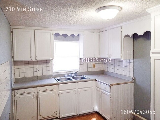 Foto del edificio - 710 9th St