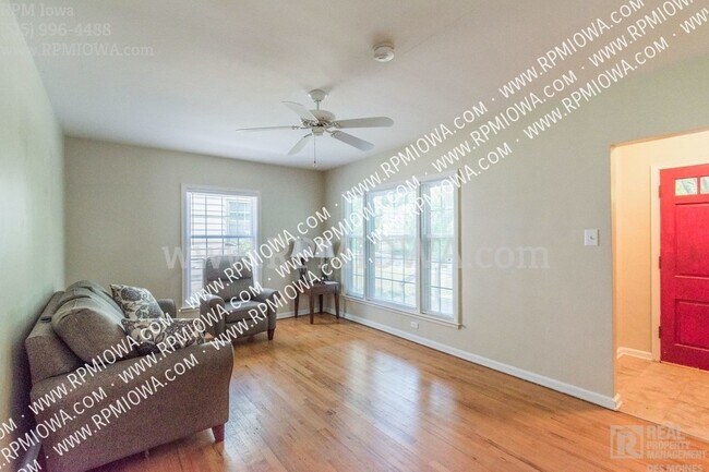 Building Photo - SOUTH OF GRAND!! 3 Bedroom, 1 Bath Home in...