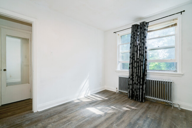 Building Photo - Clean and bright one bedroom; rent include...