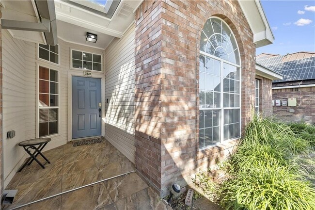 Building Photo - 37 E Xenops Ave