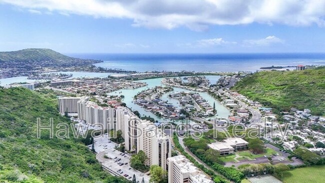 Building Photo - 501 Hahaione St