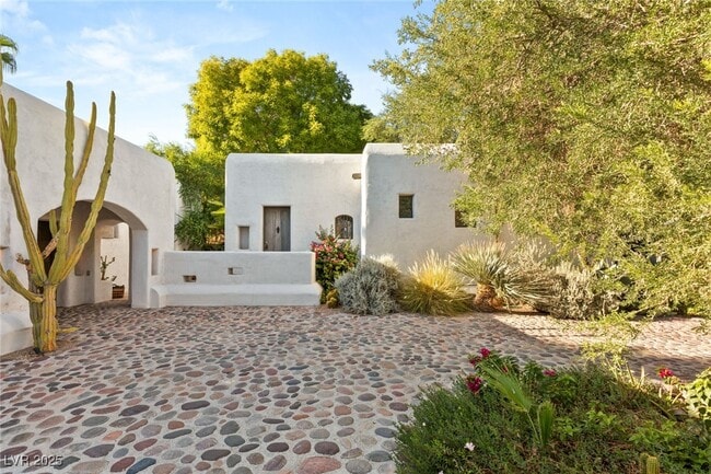 Building Photo - 7330 N Rainbow Blvd