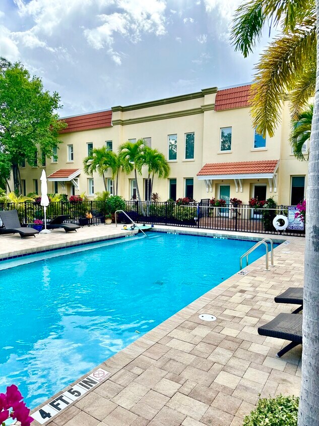 1685 Laurel St, Sarasota, FL 34236 Townhome Rentals in Sarasota FL