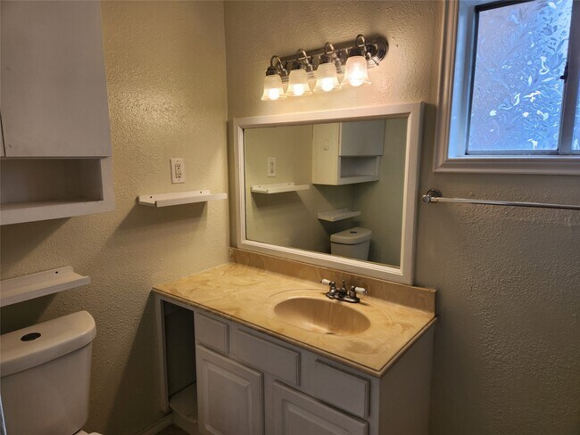 Foto del edificio - 1803 Church St