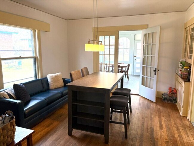 Foto del edificio - 107 Elmwood Ave
