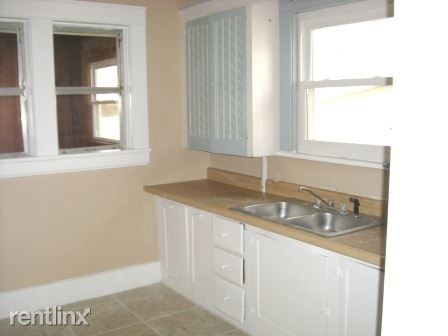 Building Photo - 3 br, 1 bath House - 623 W Calhoun St