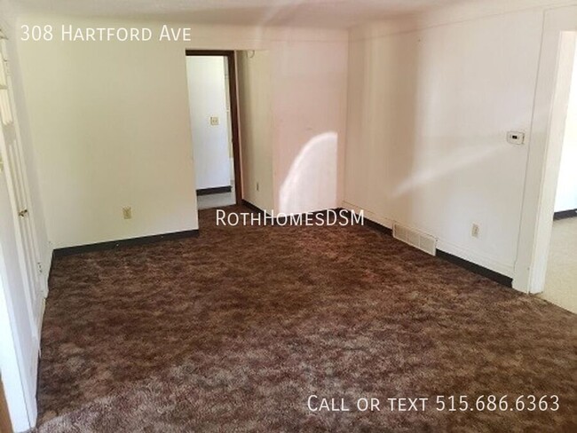 Building Photo - Great 2 Bedroom 1 Bath Home Laundry on Mai...