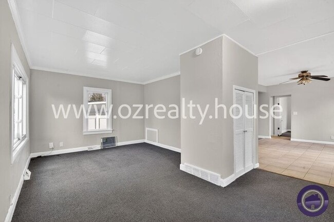 Building Photo - 1913 Newport Ave