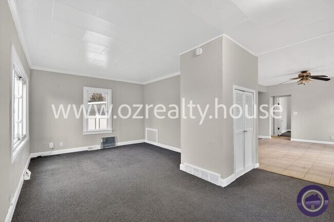 Foto del edificio - 1913 Newport Ave