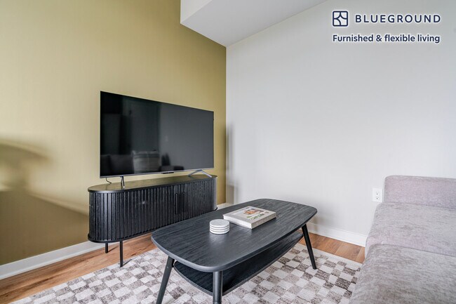 Foto del edificio - 3275 Washington Blvd