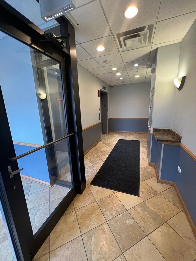 Foto del edificio - 5924 N Lincoln Ave