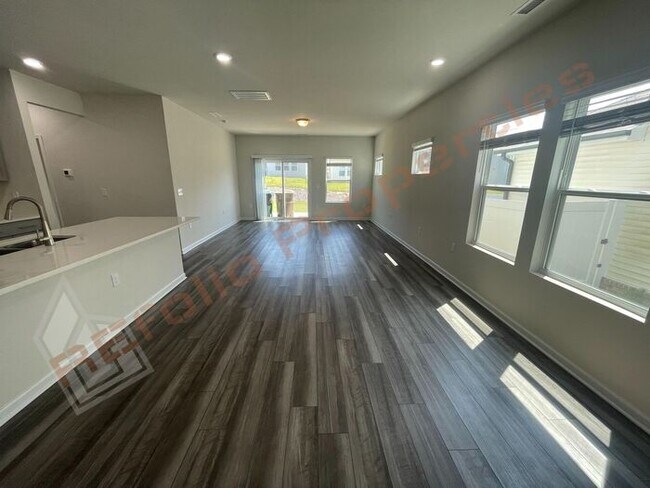 Foto del edificio - Great news! Application fee will be credit...