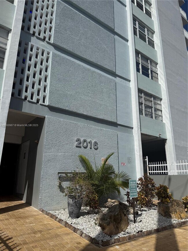 Foto del edificio - 2016 Bay Dr