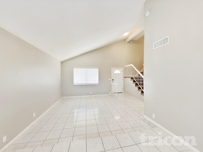 Building Photo - 16137 Ravendale Dr