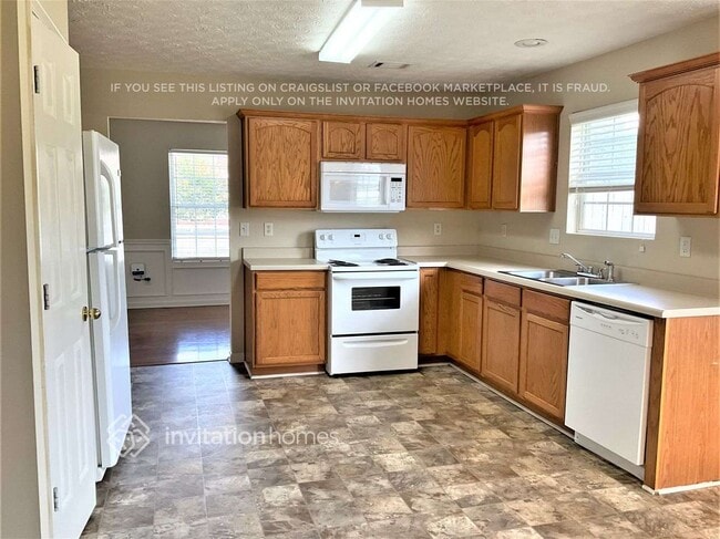 Building Photo - 4030 Hollow Springs Tr SE
