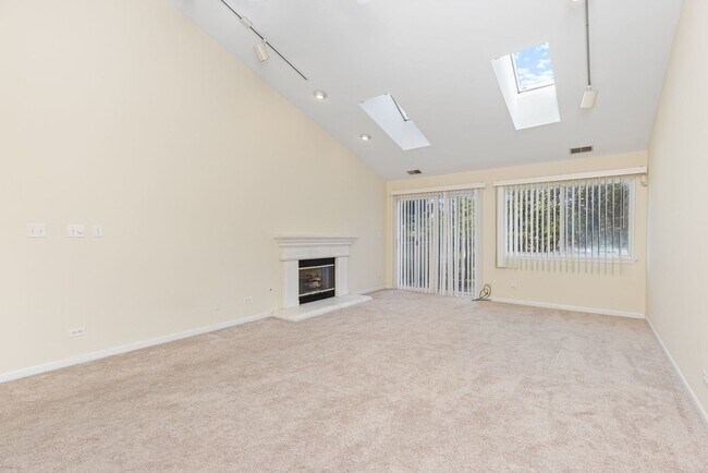 Foto del edificio - Beautiful 2 Bed, 2 bath Townhome