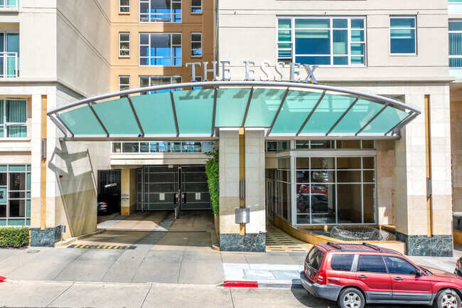 Entrance and Parking entry - The Essex on Lake Merritt