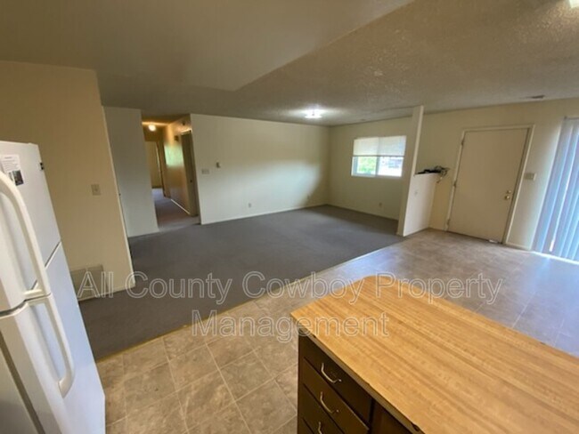 Building Photo - 1314 E Gibbon St