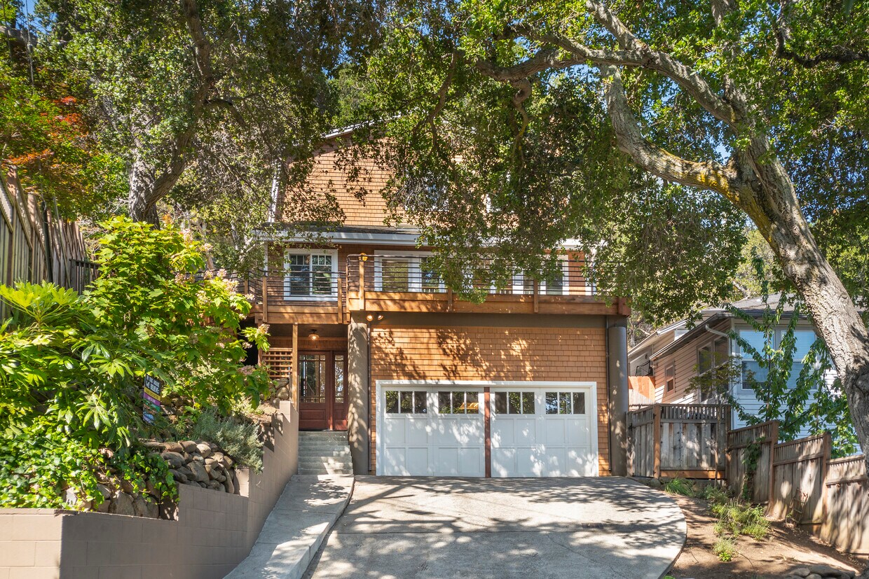 Primary Photo - 47 Pine Ave