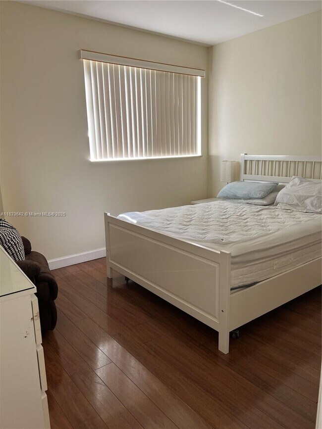Foto del edificio - 2280 SW 32nd Ave