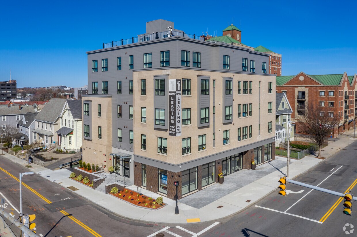 Primaria - Everett St. Apartments