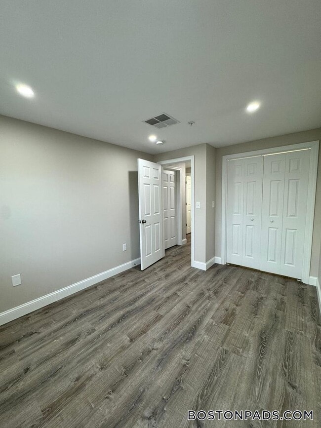 Building Photo - 21 Kenmar Dr