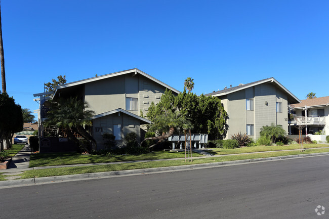 Valencia Park Apartments La Habra