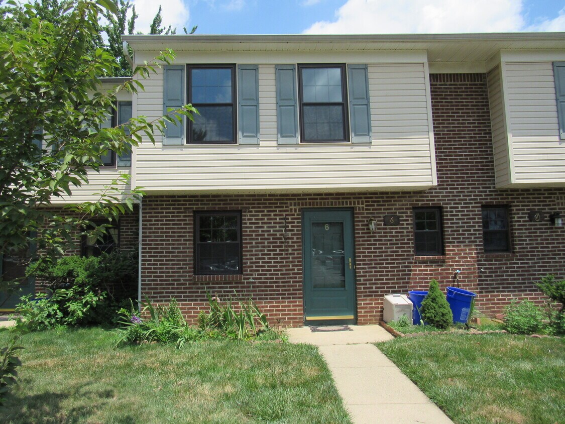 Primary Photo - 6 Driscoll Ct