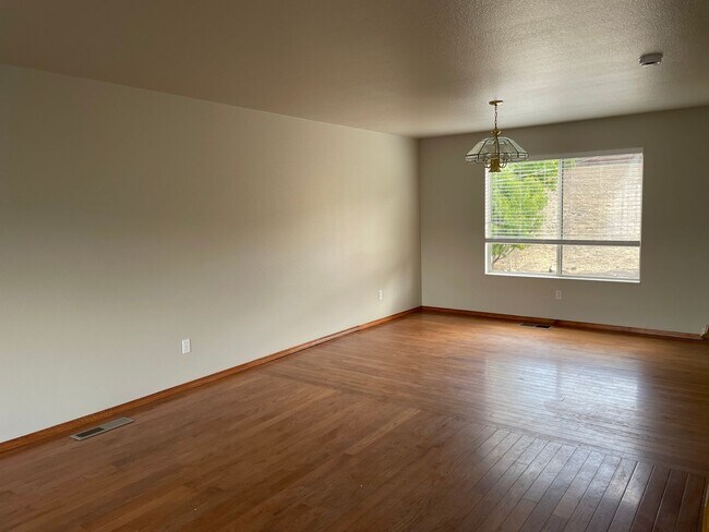 Foto del edificio - 8024 Moss Creek Dr