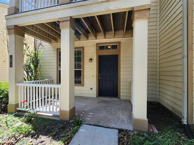 Building Photo - 16815 Pine Castle Dr