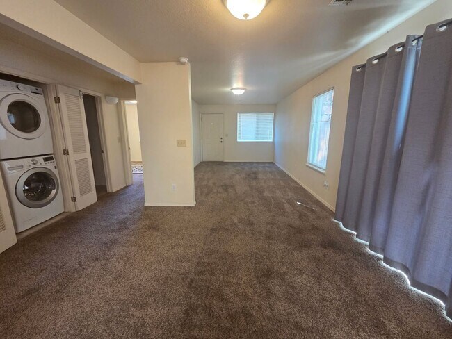 Foto del edificio - Two bedroom, Two bath Ground Floor Townhouse | Available Now