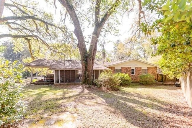 Building Photo - Discover Your Dream Home in Tallahassee’s ...