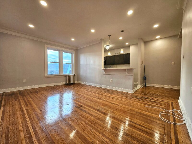Primary Photo - 17 Pingry Pl