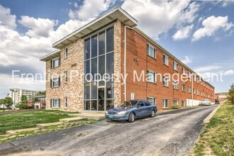 Building Photo - 2140 Hampton Ave