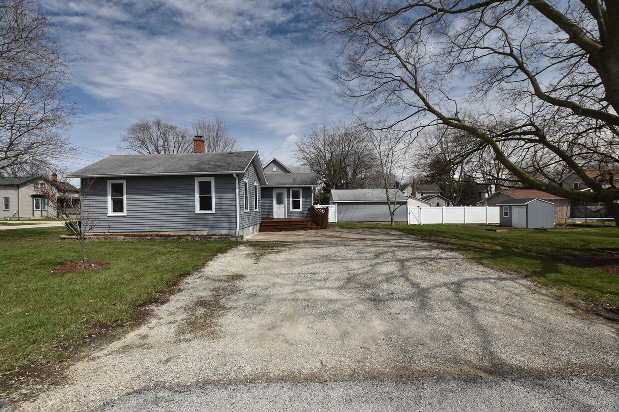 Primary Photo - 422 W 3rd St