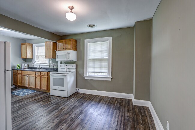 Zona de comedor - 2021 Rose Ln