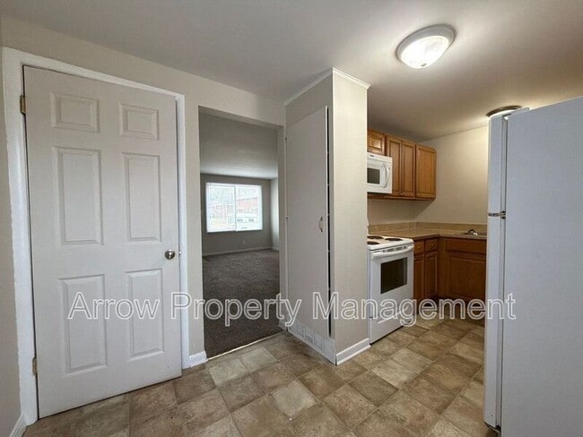 Building Photo - 5443 Benton St