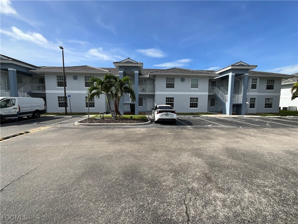 Foto principal - 610 SE 13th Ct
