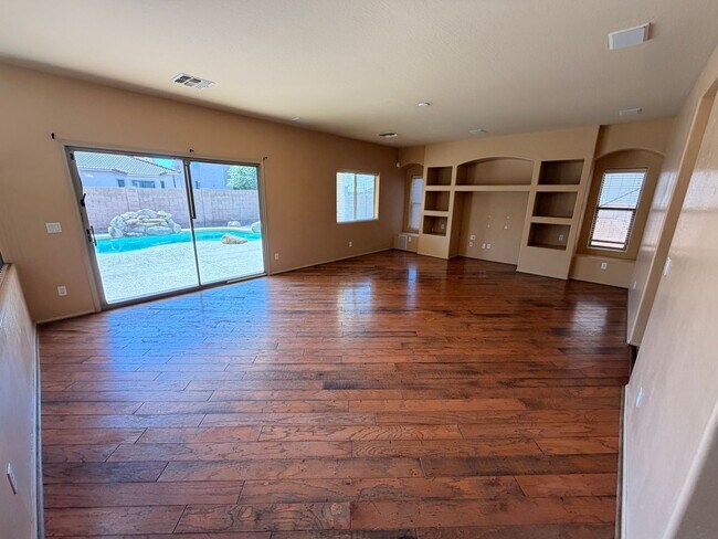 Foto del edificio - Large 4Bdm 3Ba Avondale Home with a Loft + Pool  and 3 Car Garage