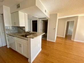 Building Photo - 2871 N Oakland Forest Dr