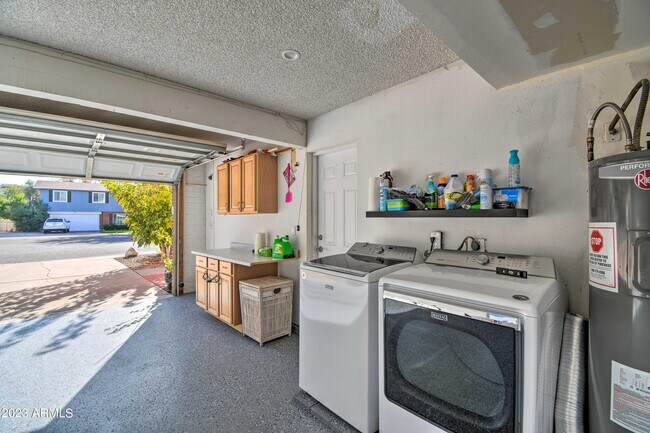 Foto del edificio - 8416 E MacKenzie Dr