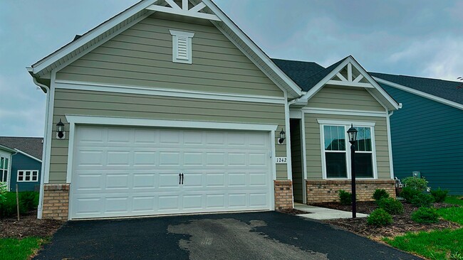 Building Photo - 1242 Fairstone Dr