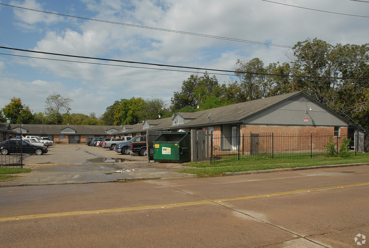 Building Photo - The Oxford Apartments